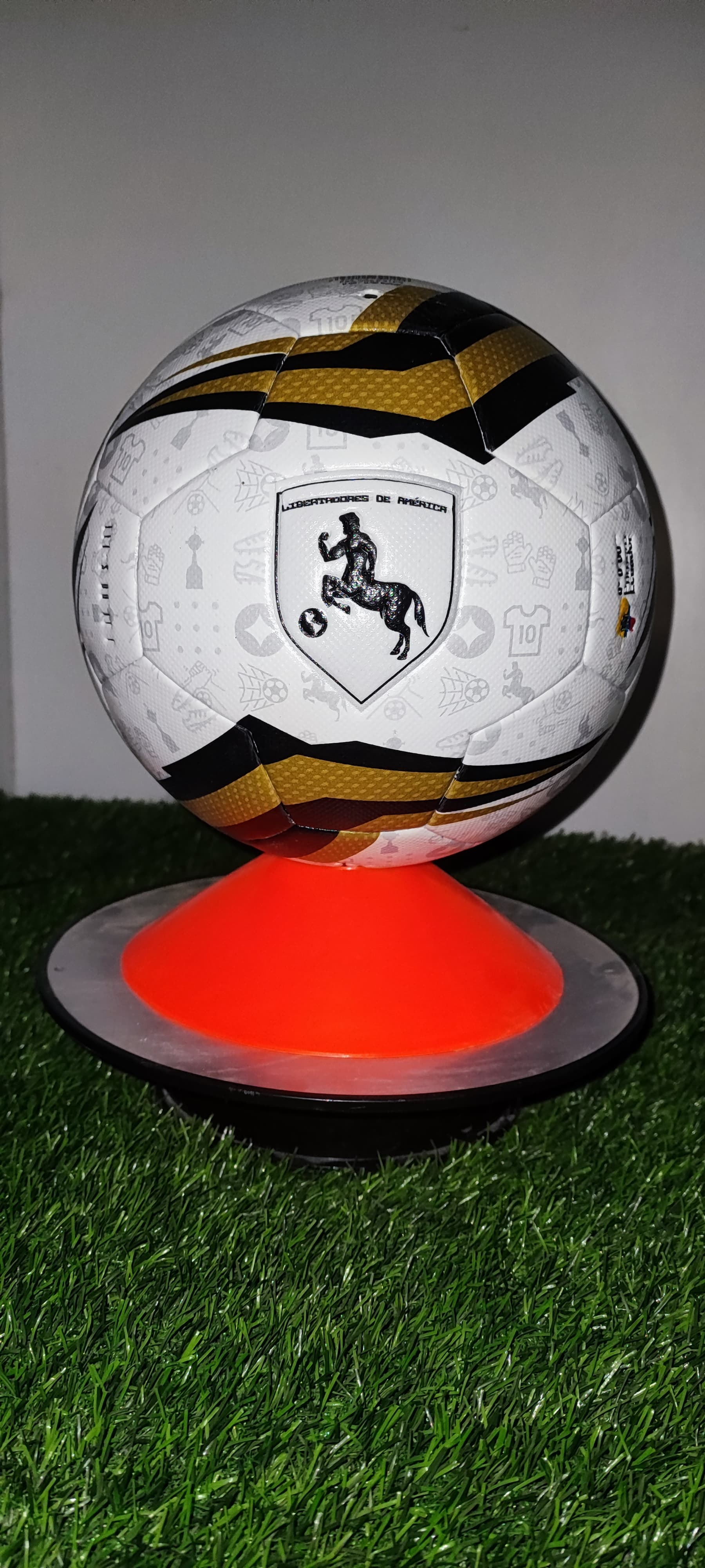 BALON PERSONALIZADO  EDICION ESCUELAS DE FUTBOL N 5. N 4